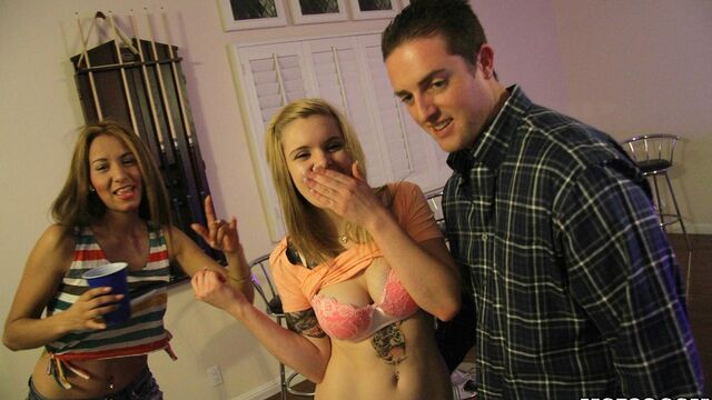Solhey and Eva Fenix big ass scene