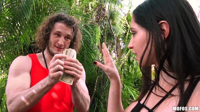 Ava Parker curvy action