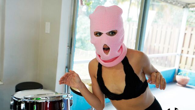 Freya Von Doom medium size tits sex