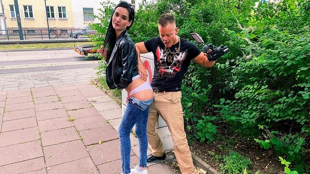 Megan Venturi medium size tits sex