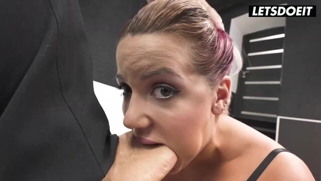 Crystal Richi pink hair sex