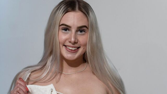 Bri Klein teen (18+) action