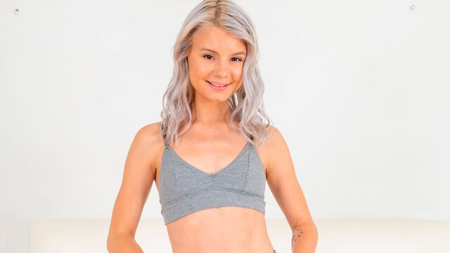 Luna Fae medium size tits sex